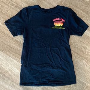 Nike men’s graphic t-shirt